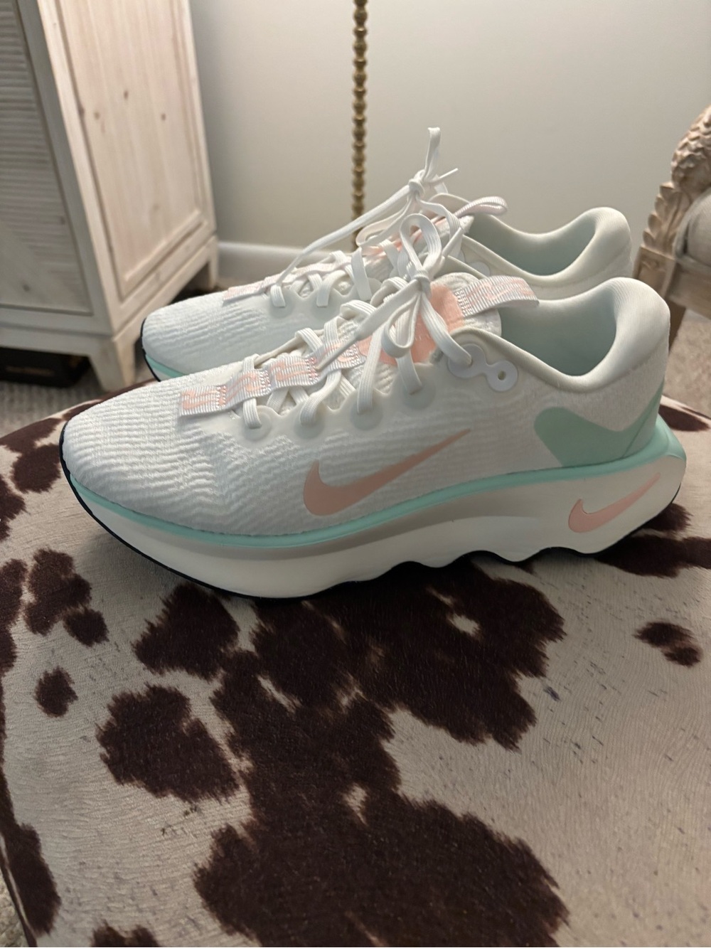 Nike Women's Motiva Shoes - Picture 3 of 5